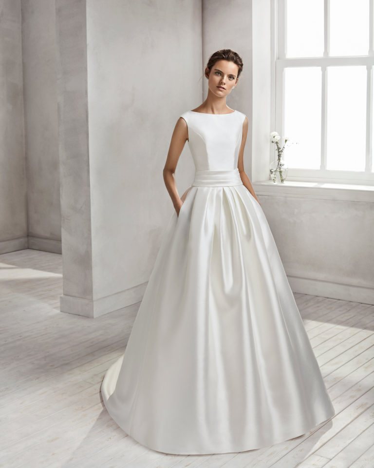 Classic-style mikado wedding dress with bateau neckline and open back with bow.