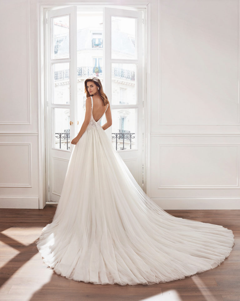 Tulle princess-style wedding dress. Bateau neckline, beaded lace bodice and ballgown-style skirt. Available in natural and ivory. 2019  Collection.