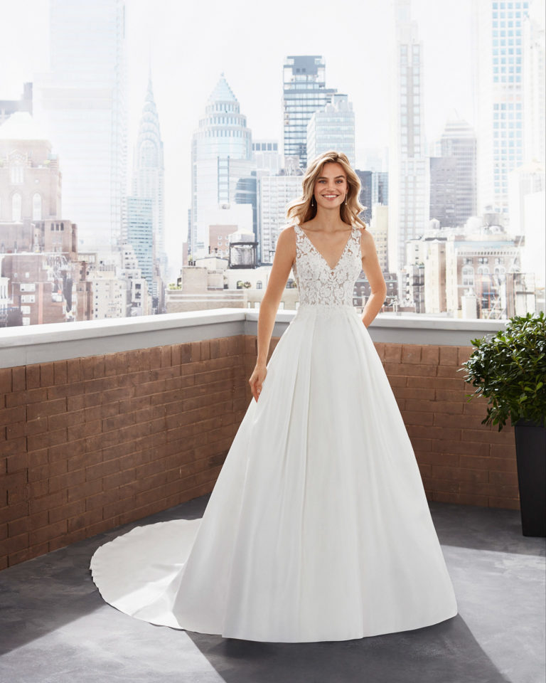 Classic lace and bari wedding dress with beading and V-neckline and back. 2020 Collection.