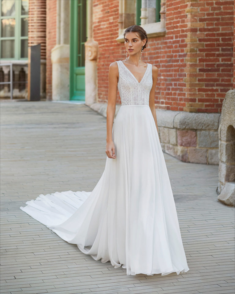 Bridal train in chiffon and lace. 2021  Collection.