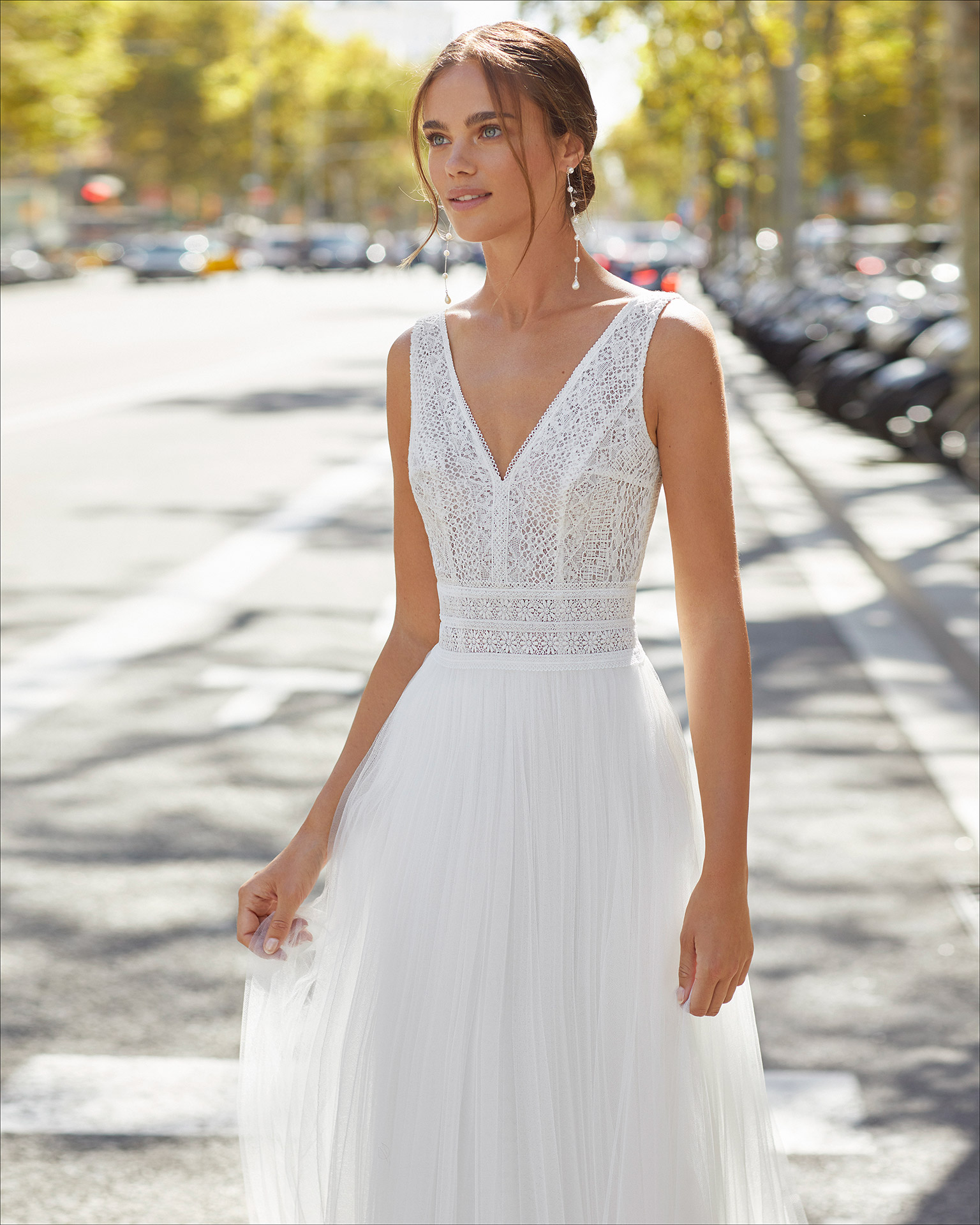 Sheath-style wedding dress in soft tulle and lace. V-neckline and back. 2021  Collection.