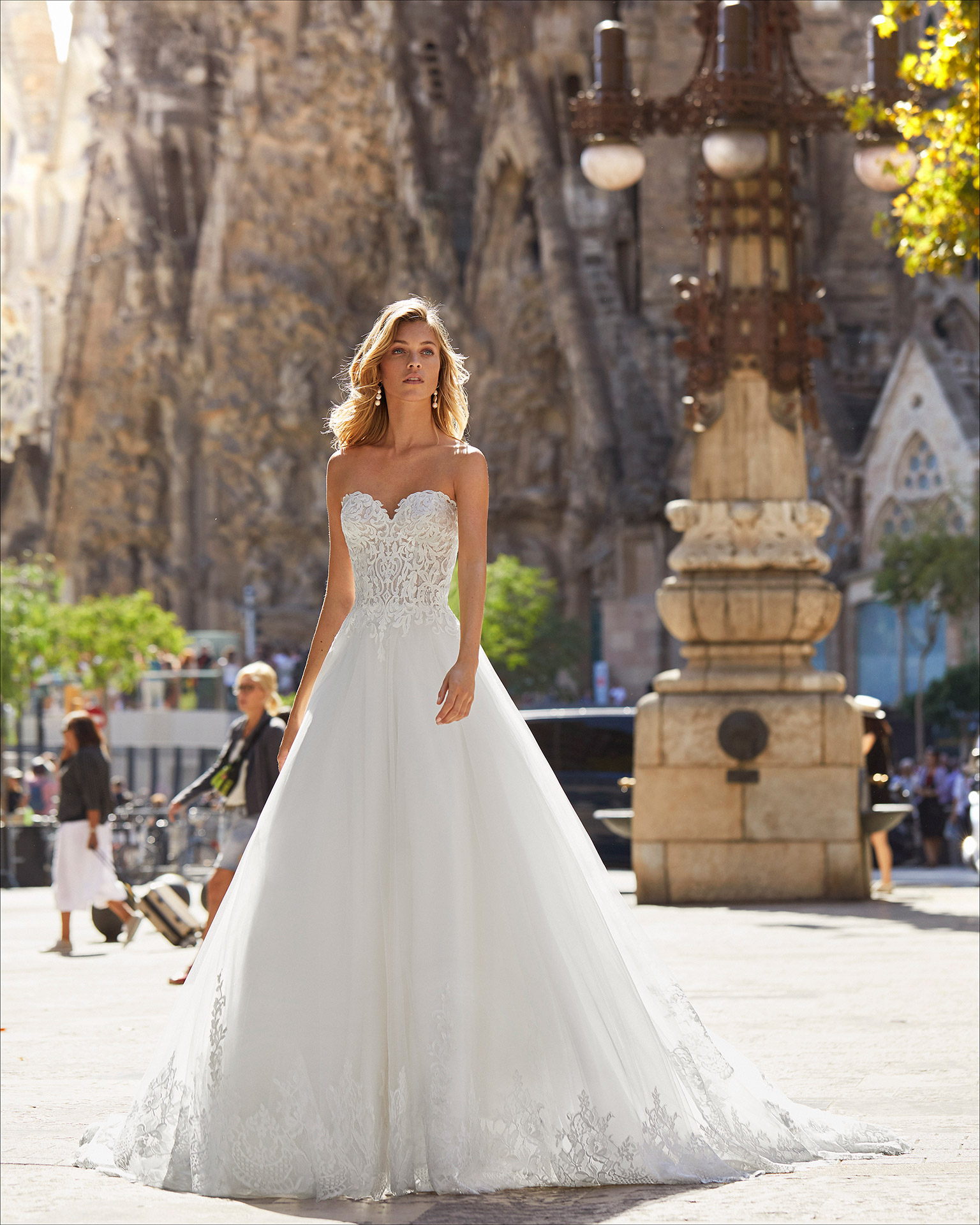 Romantic-style wedding dress in tulle and lace. Strapless neckline. 2021  Collection.