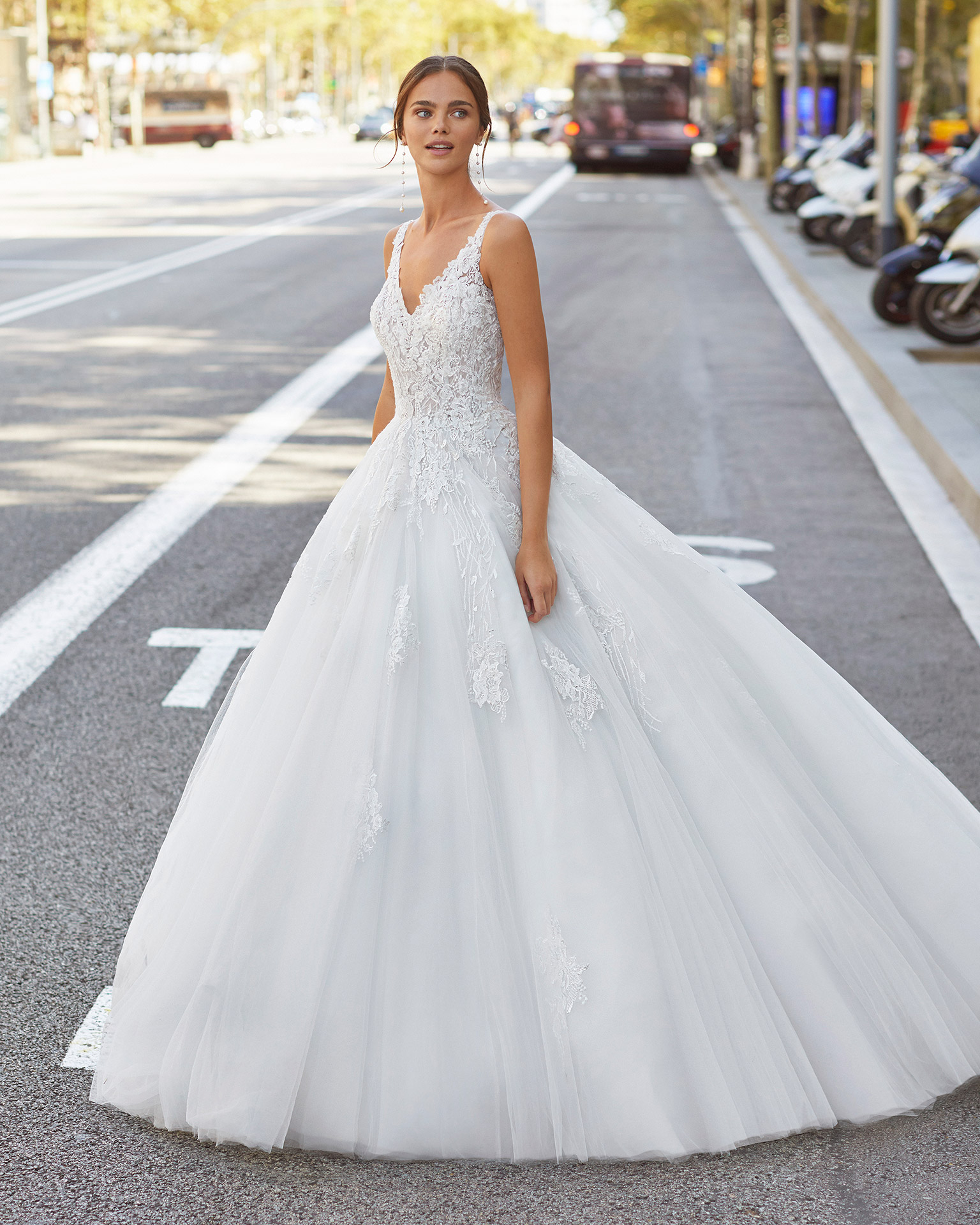 Princess-style wedding dress in beaded lace and tulle. Neckline and low back. 2021  Collection.