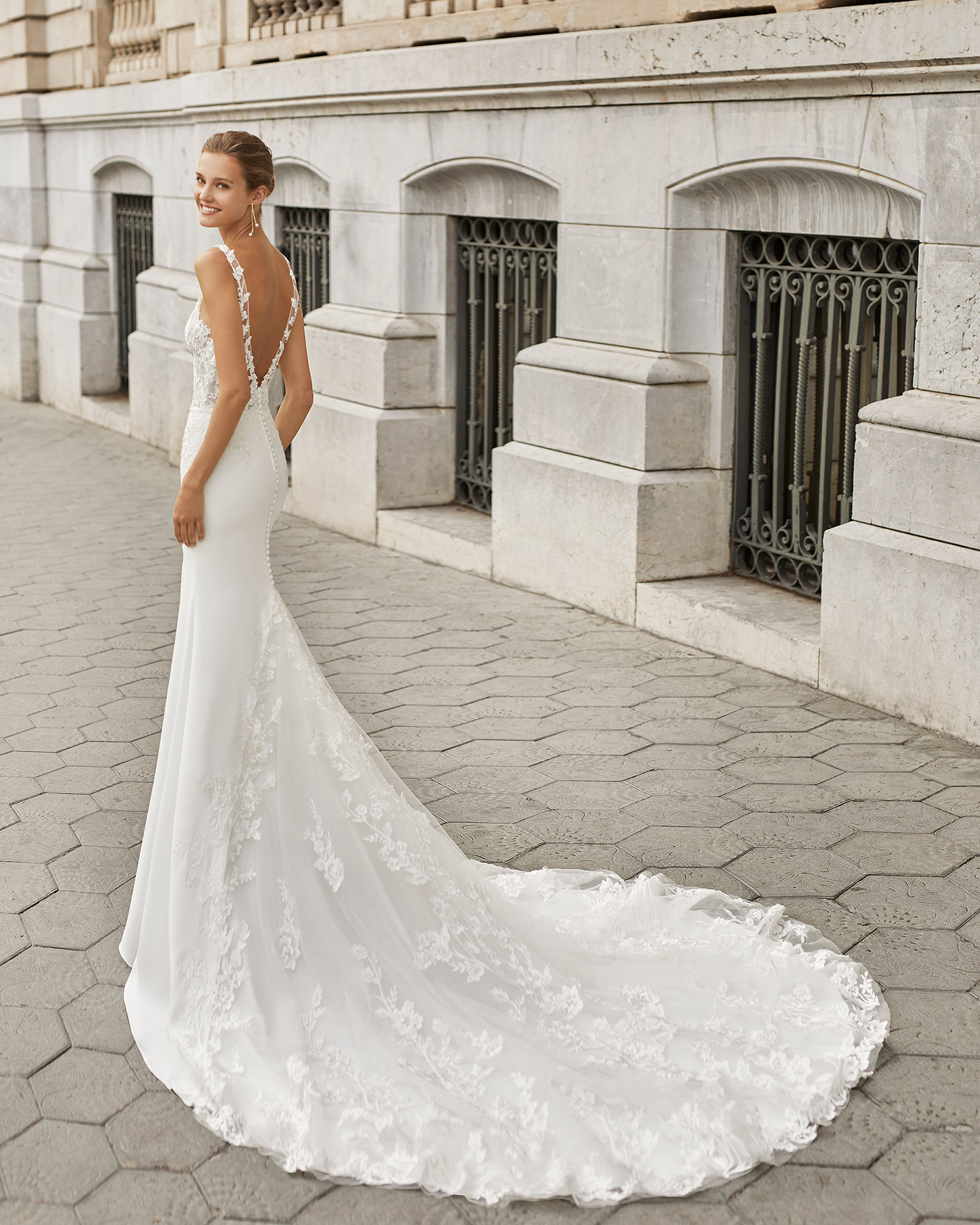 Mermaid wedding dress in stretch crepe with shaping lining and beaded lace. With V-neck and V-back. 2022  Collection.