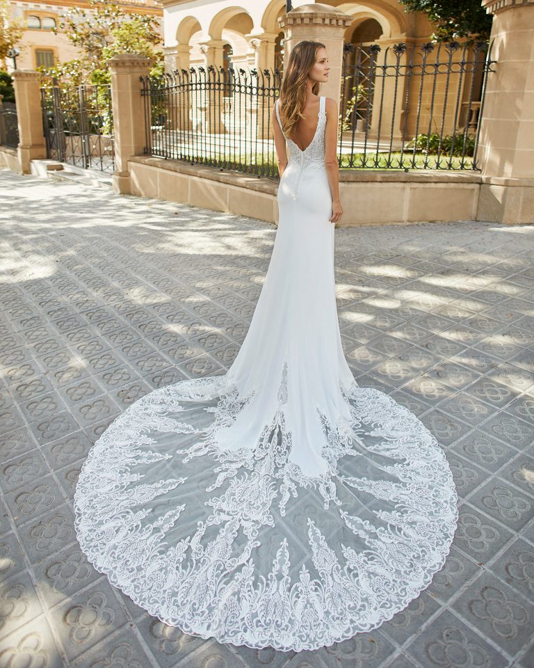 Sheath wedding dress in stretch crepe with shaping lining and lace. Deep-plunge neckline and low back. 2022 Collection.