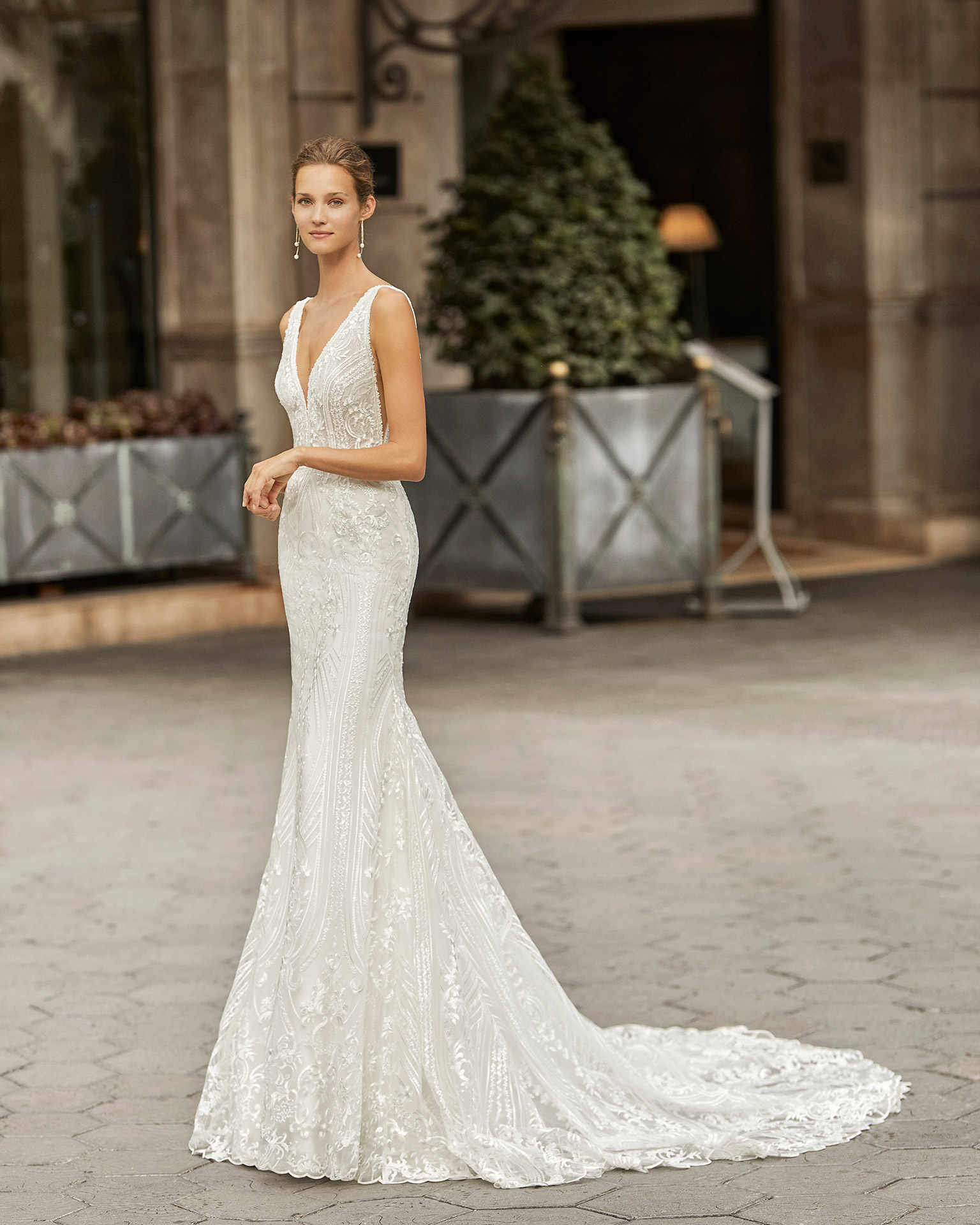 Mermaid-style beaded lace wedding dress. Deep-plunge neckline and V-back. 2022  Collection.