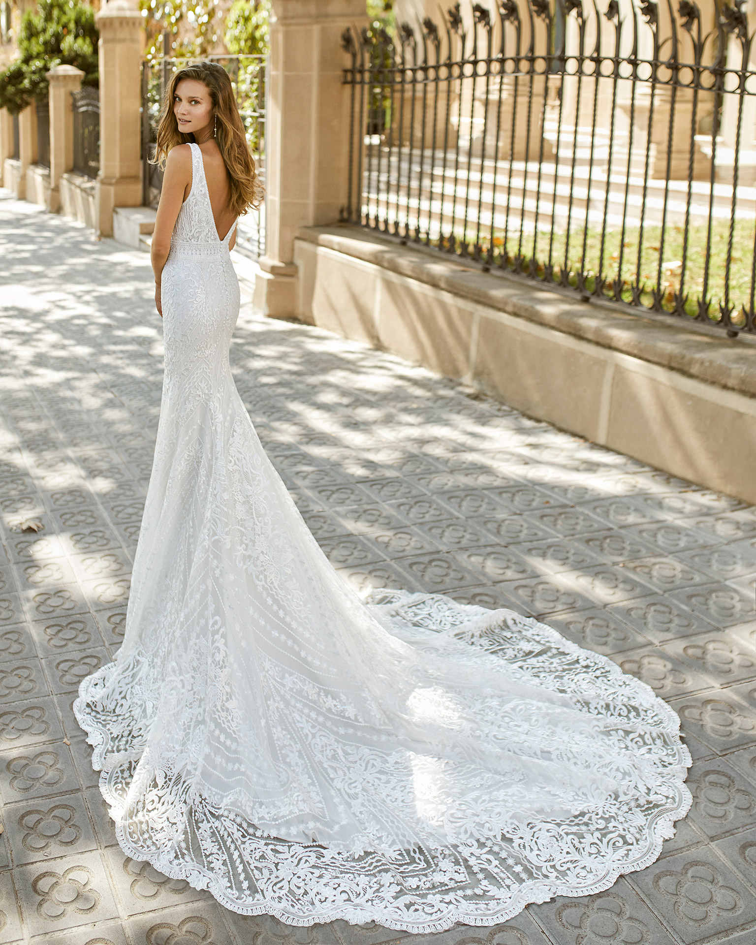 Mermaid-style beaded lace wedding dress. Deep-plunge neckline and V-back. 2022  Collection.
