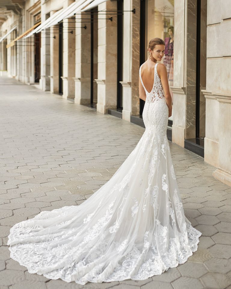 Mermaid wedding dress, beaded lace. Deep-plunge neckline and low back. 2022  Collection.