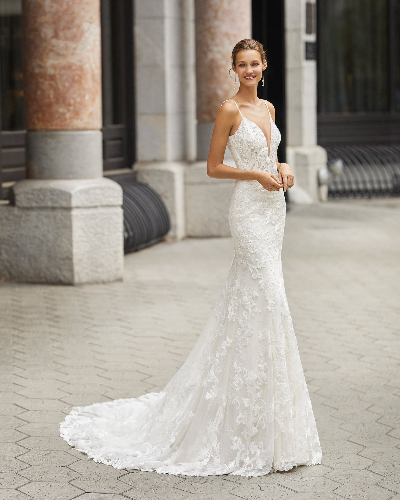 Mermaid wedding dress, beaded lace. Deep-plunge neckline and low back. 2022  Collection.