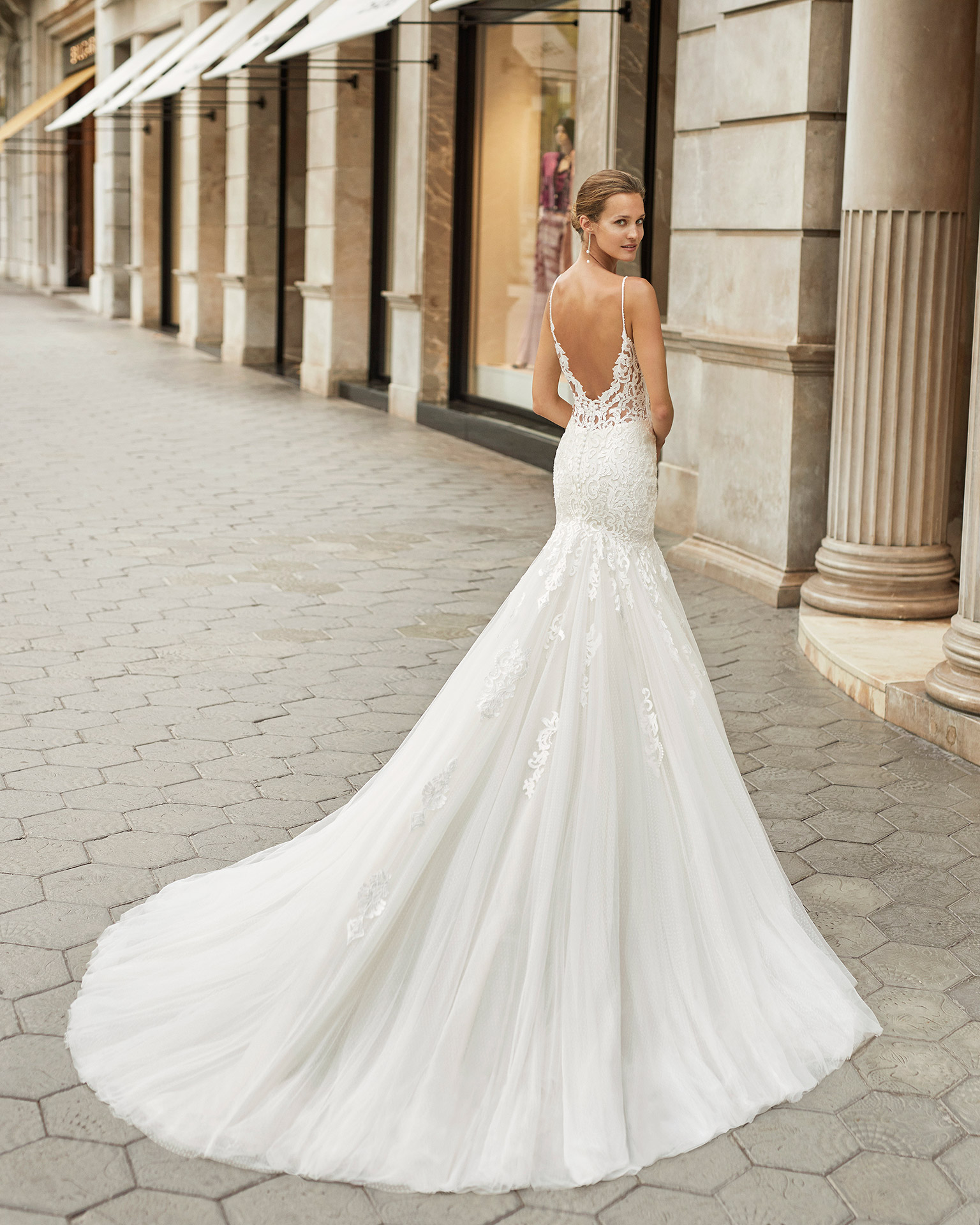 Mermaid wedding dress, lace, dot tulle and beaded straps. Deep-plunge neckline and low back. 2022  Collection.