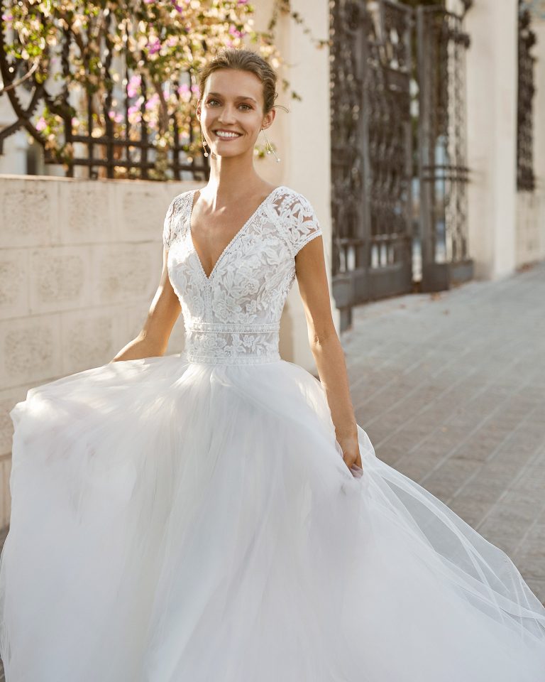 Romantic wedding dress, tulle, lace and beaded neckline, back, armholes and waist. With V-neck and V-back. 2022 Collection.