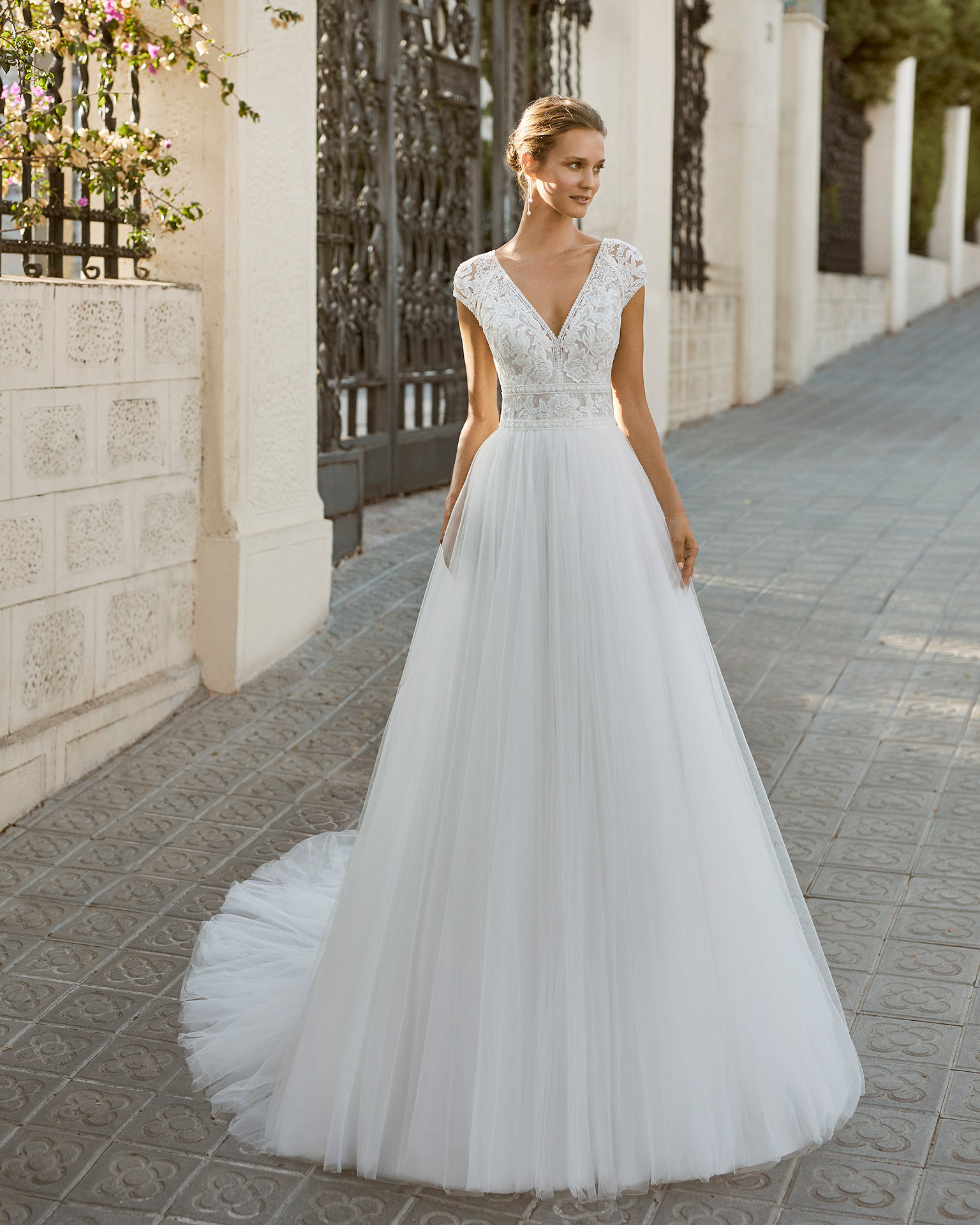 Romantic wedding dress, tulle, lace and beaded neckline, back, armholes and waist. With V-neck and V-back. 2022  Collection.