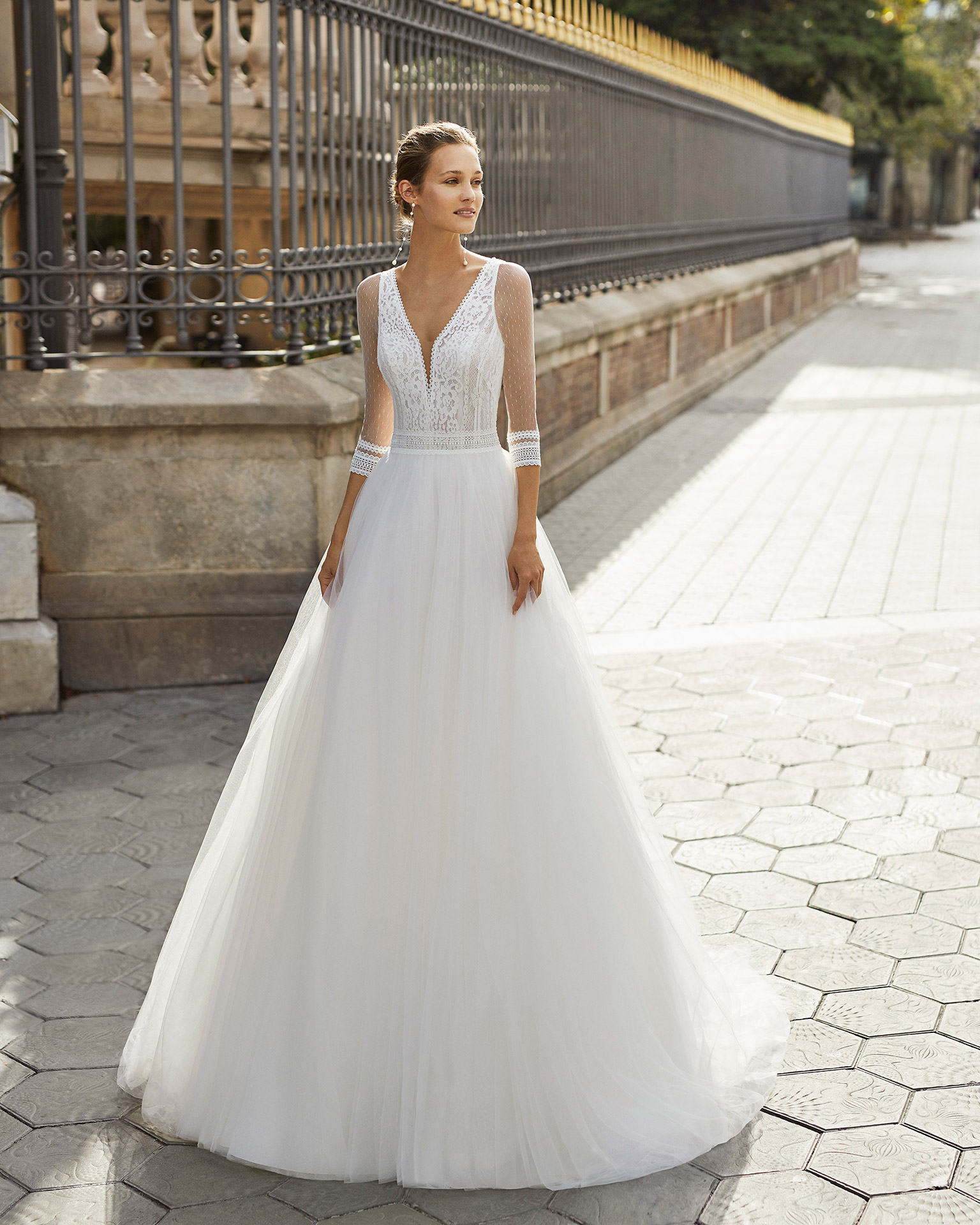 Romantic wedding dress, tulle and dot tulle underskirt, lace and beaded waist. Deep-plunge neckline, V-back and 3/4-length dot tulle sleeves. 2022  Collection.
