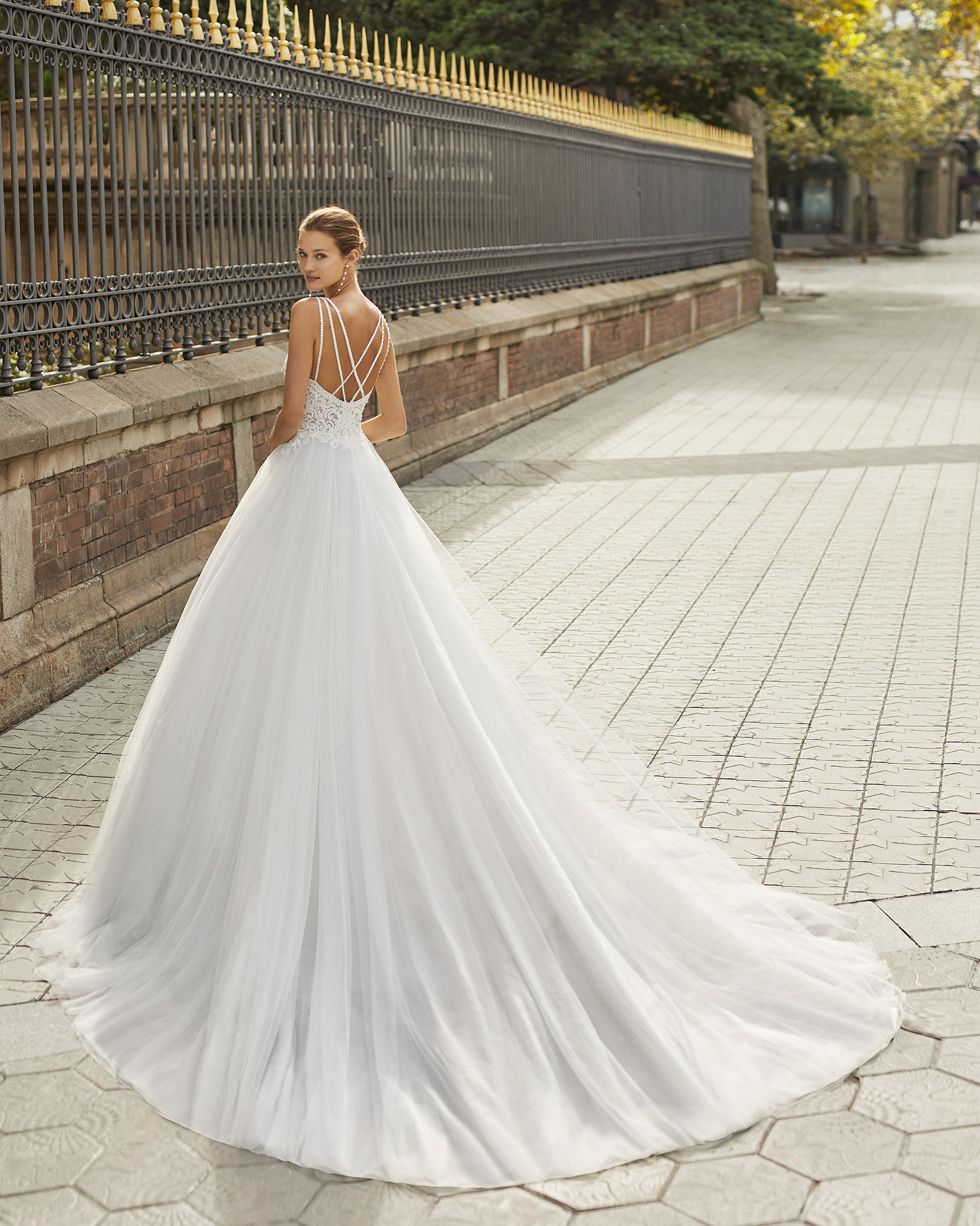 Princess wedding dress, tulle, beaded lace. Deep-plunge neckline and crossed back. 2022  Collection.