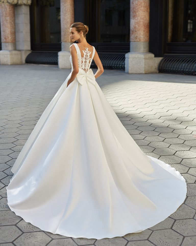 Classic wedding dress, satin, lace and beaded waist. V-neck and lace appliqué back. 2022 Collection.