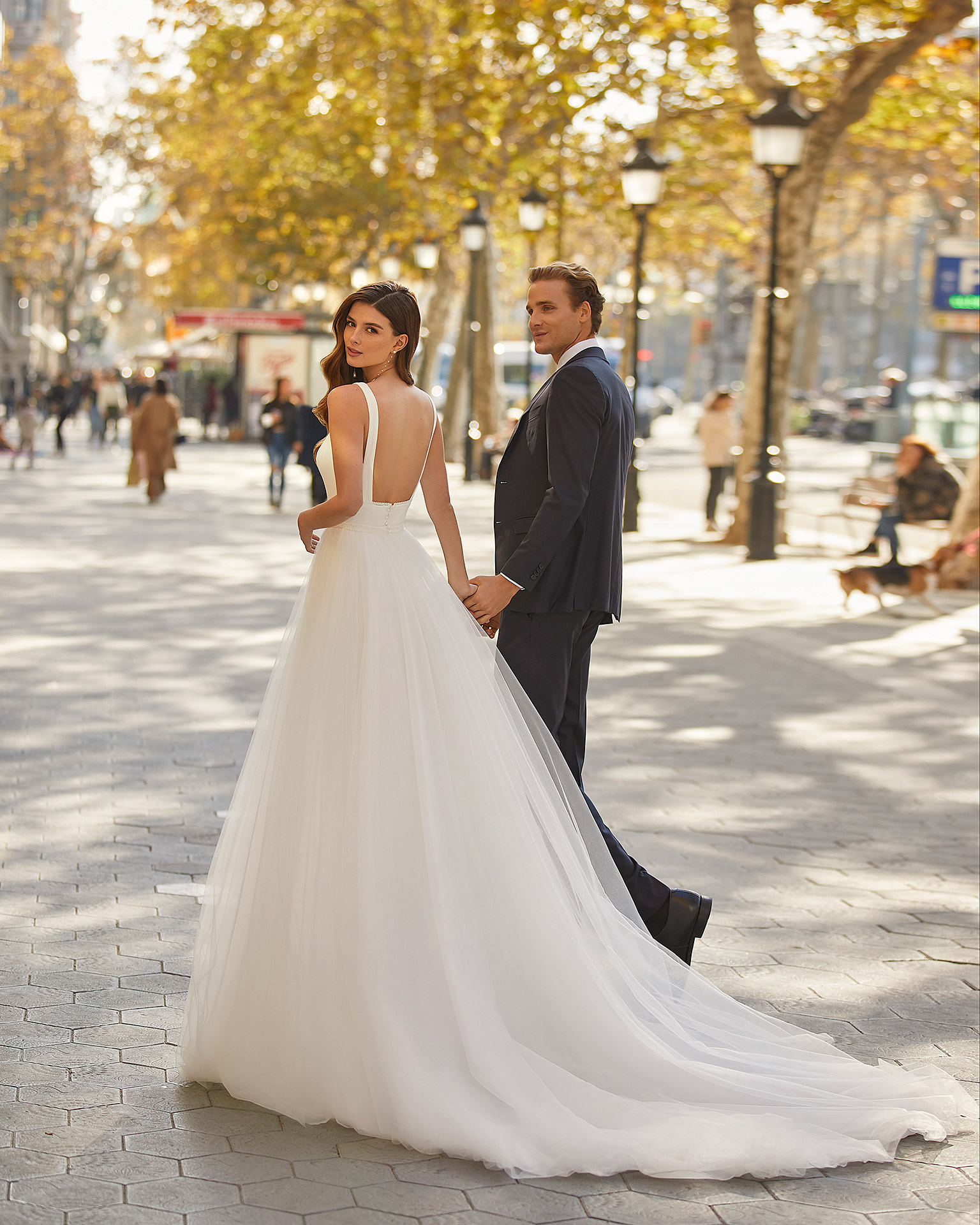 Two-piece wedding dress with trousers made of crespon, including a tulle overskirt; with a square neckline, an open back, and straps. Exclusive Luna Novias outfit made of crespon and tulle for the overskirt. LUNA_NOVIAS.