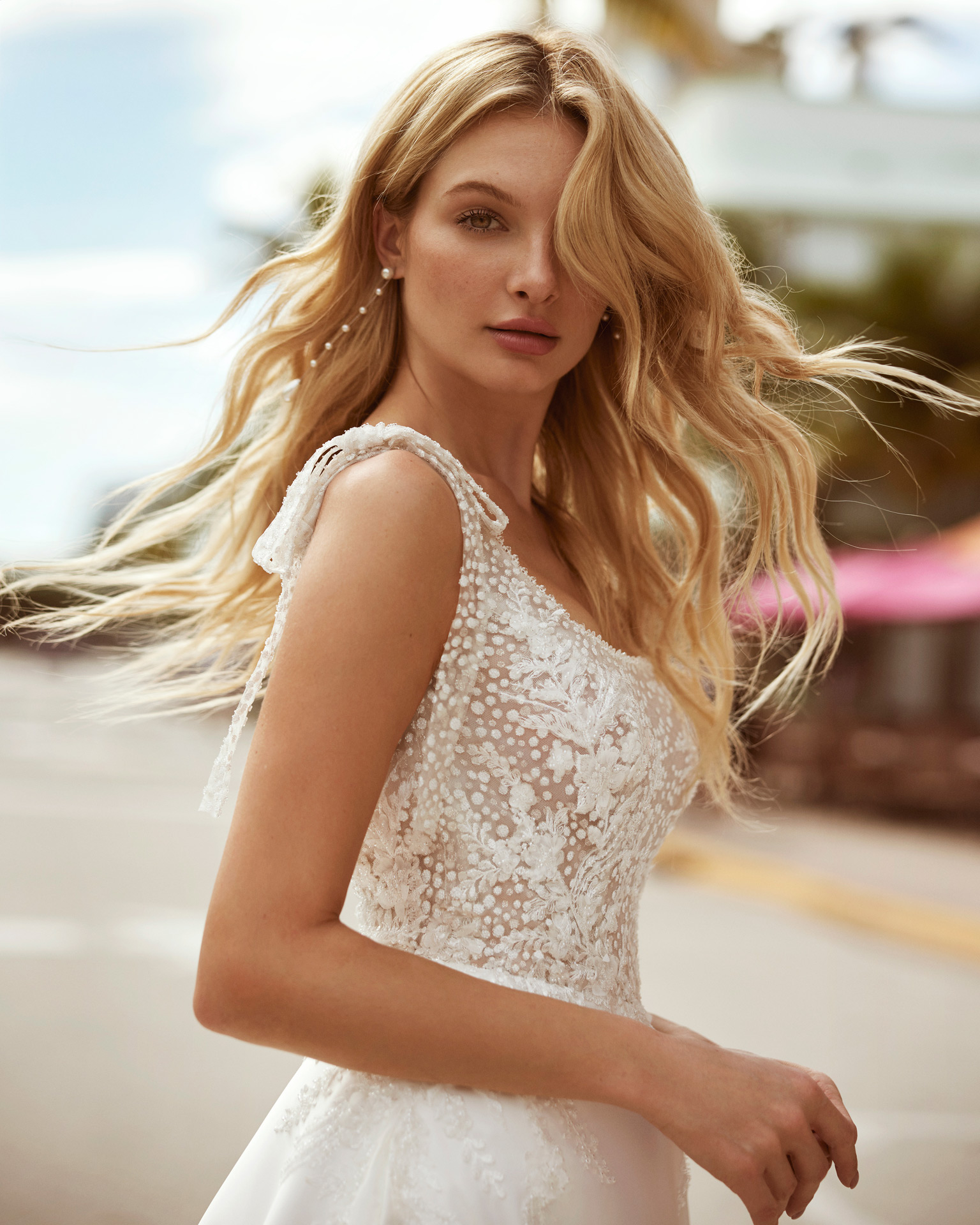 Classic princess wedding dress, made in mikado combined with lace and beadwork. Featuring a square neckline, square back and straps with ties. Stand out in this delicate Luna Novias design. LUNA_NOVIAS.