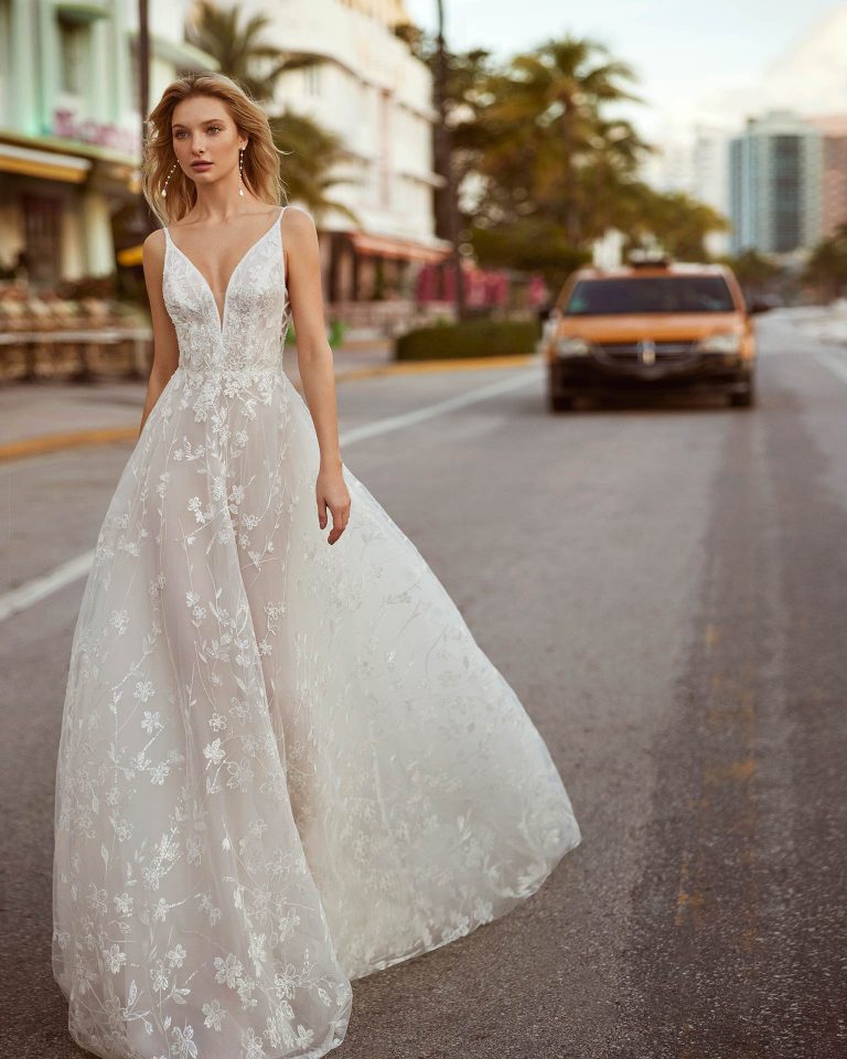 Simple A-line wedding dress, crafted in tulle with lace and beadwork. Featuring a V-neckline, open back and straps. A delicate Luna Novias design. LUNA_NOVIAS.