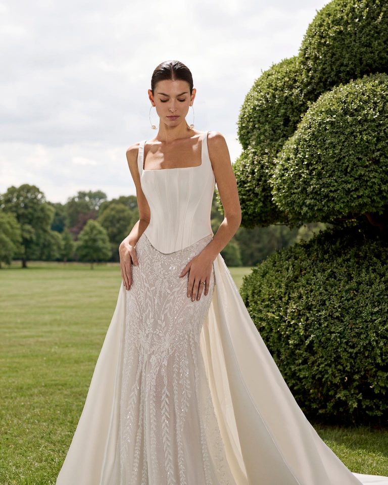 Three-piece mermaid wedding dress with square neckline, open back and straps. Bodice in mikado, skirt in lace and overskirt in mikado. LUNA_NOVIAS.